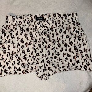 Express leopard short size L
